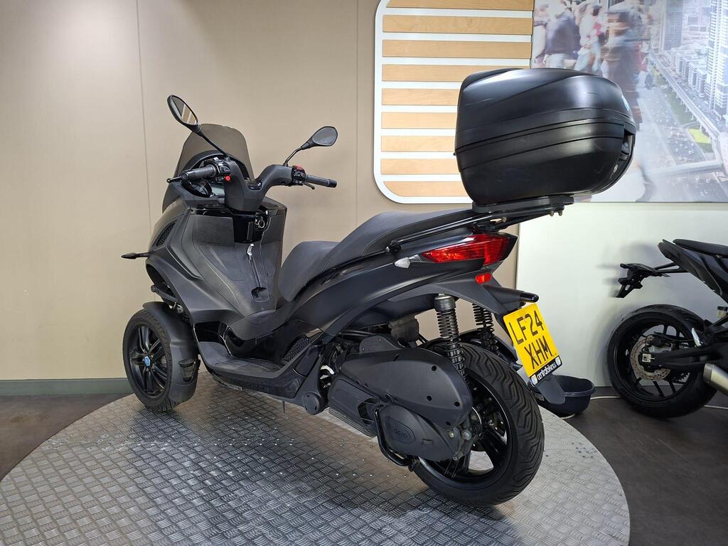Piaggio MP3 300 2024 8