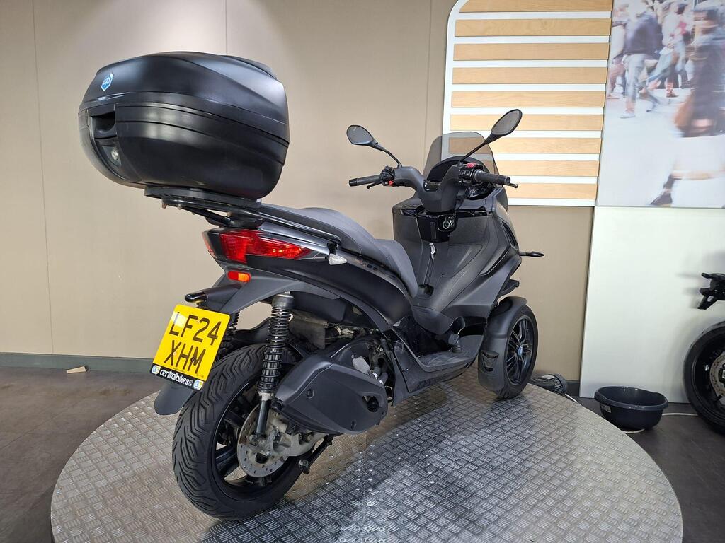 Piaggio MP3 300 2024 9