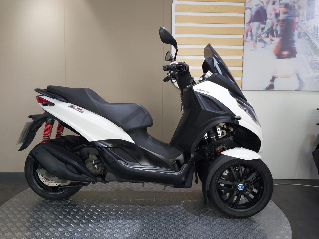 Piaggio MP3 300 2021 1 Piaggio MP3 300 2021