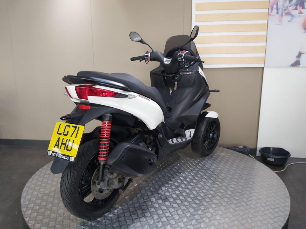 Piaggio MP3 300 2021 7