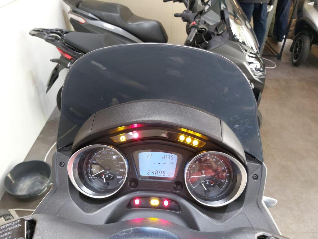 Piaggio MP3 300 2021 9