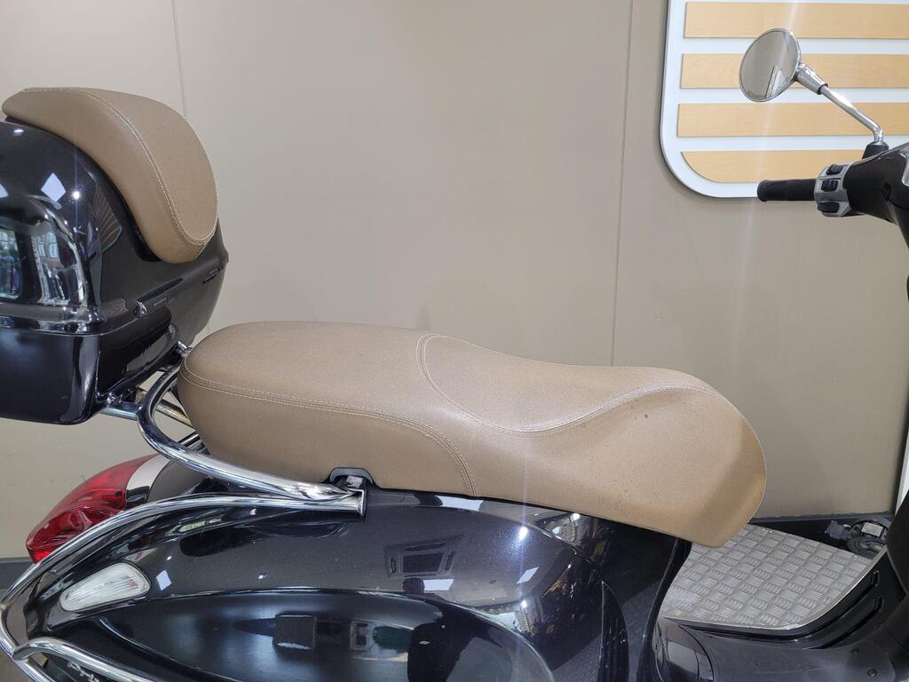Vespa Primavera 125 2017 12