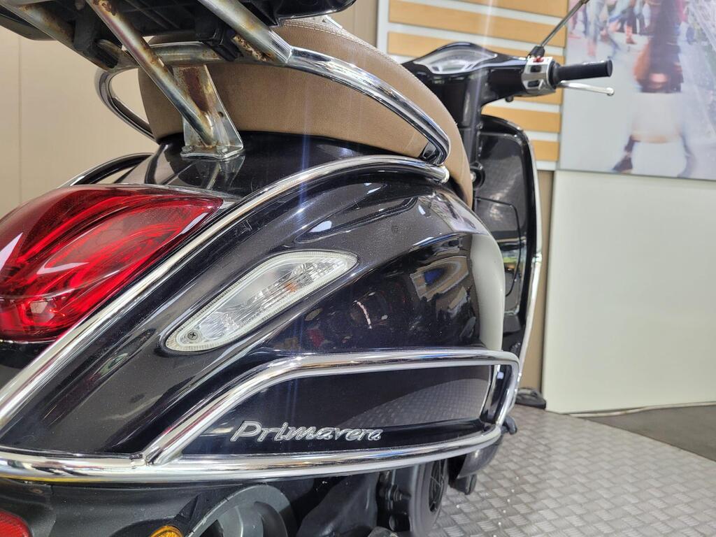 Vespa Primavera 125 2017 5