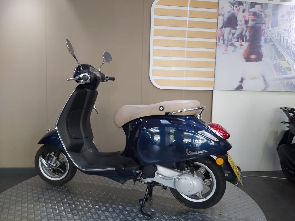 Vespa Primavera 50 2014 7