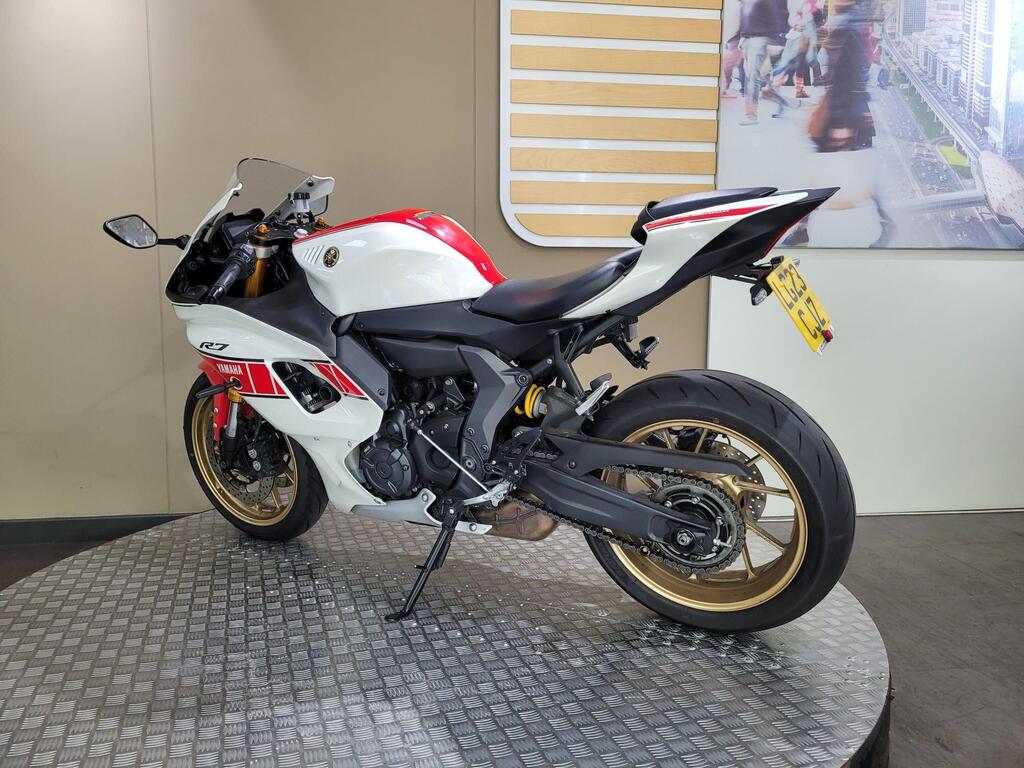 Yamaha R7 2023 10