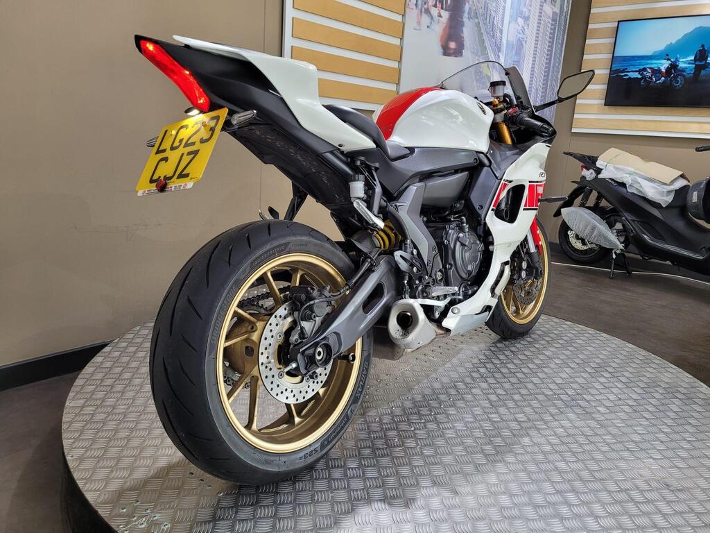 Yamaha R7 2023 16