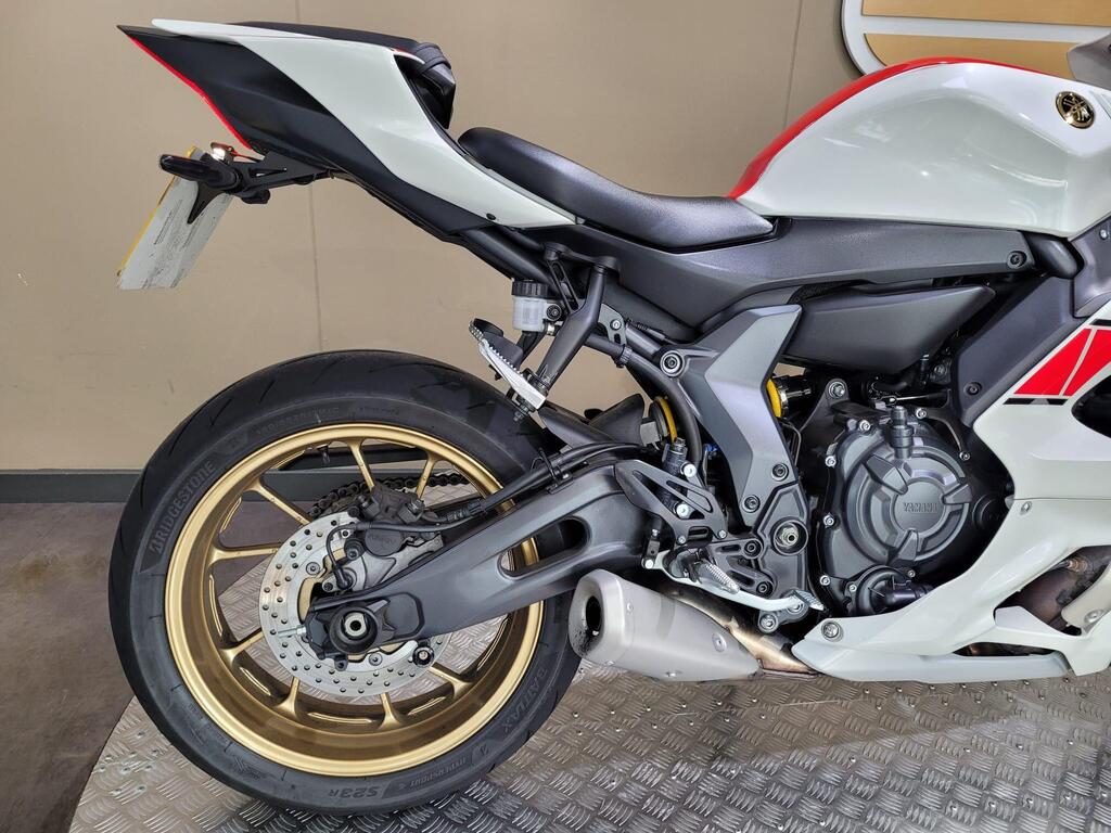Yamaha R7 2023 17