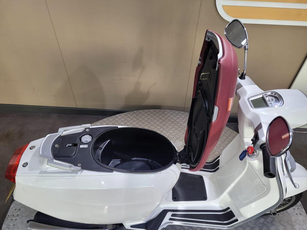 Lambretta v50 Special 2024 4