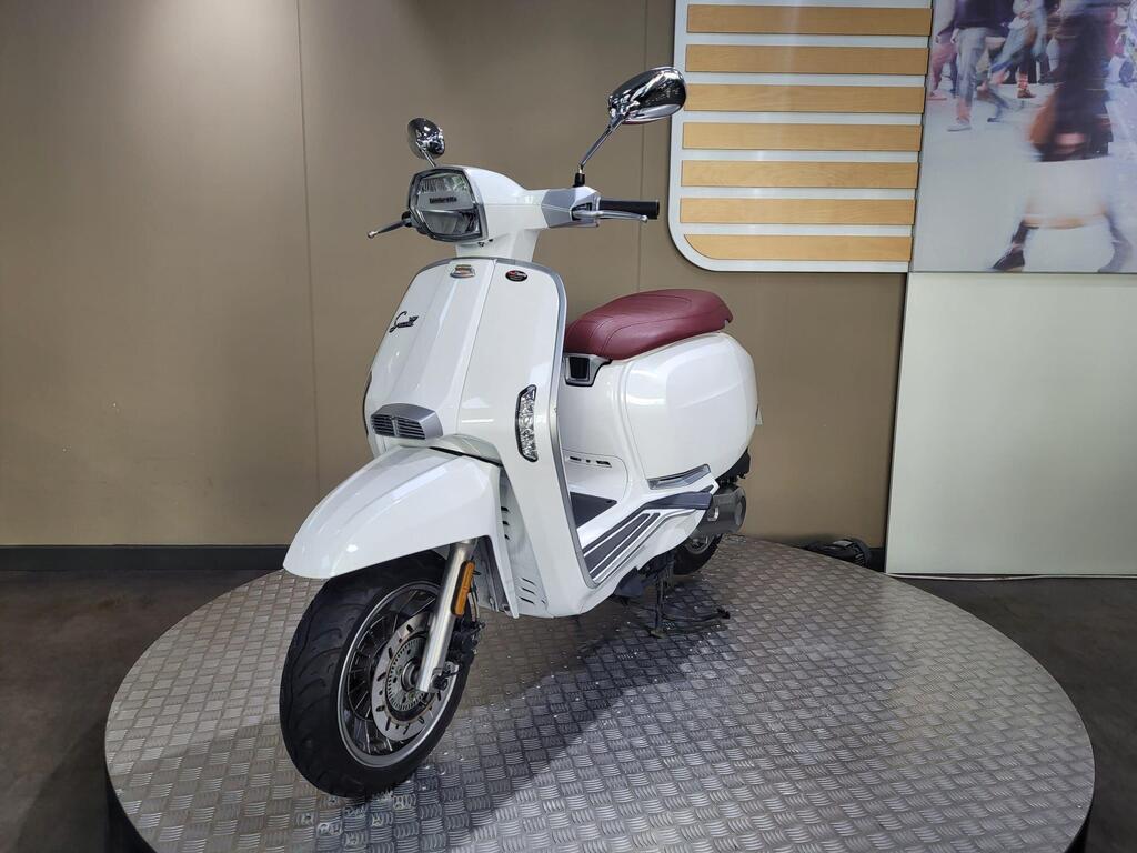 Lambretta v50 Special 2024 9